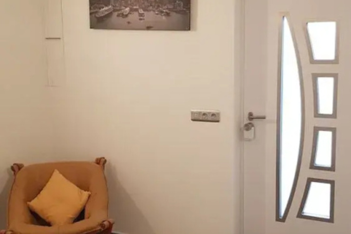 Room 4 of 11