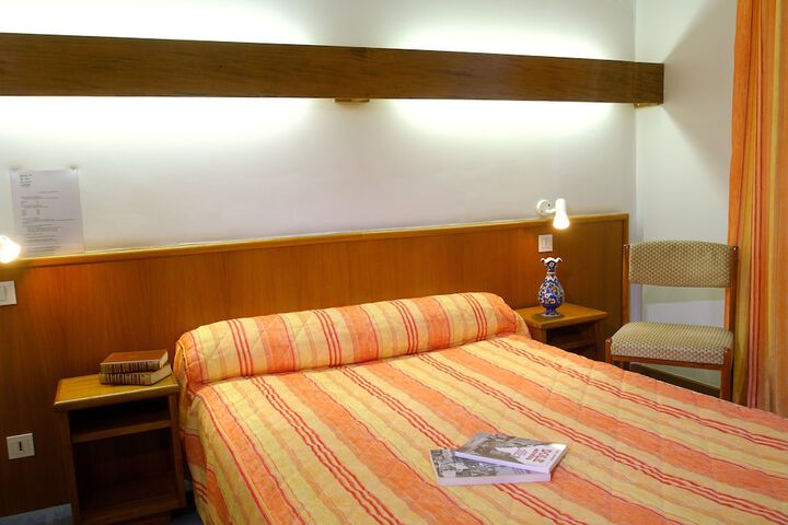 Room 13 of 87