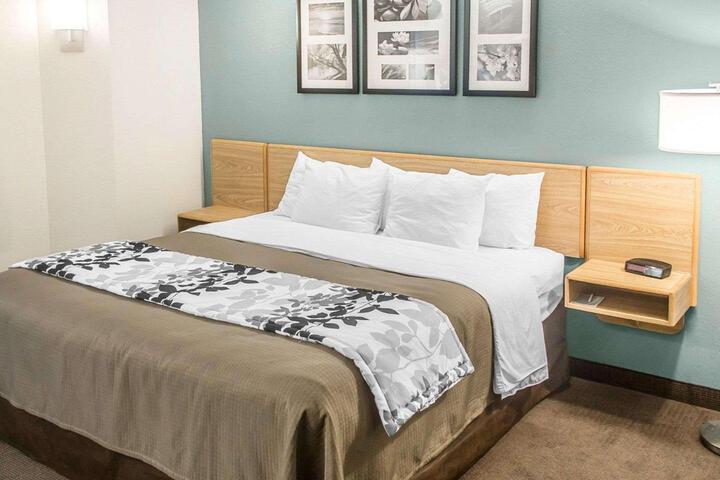 1 King Bed (2 of 15)