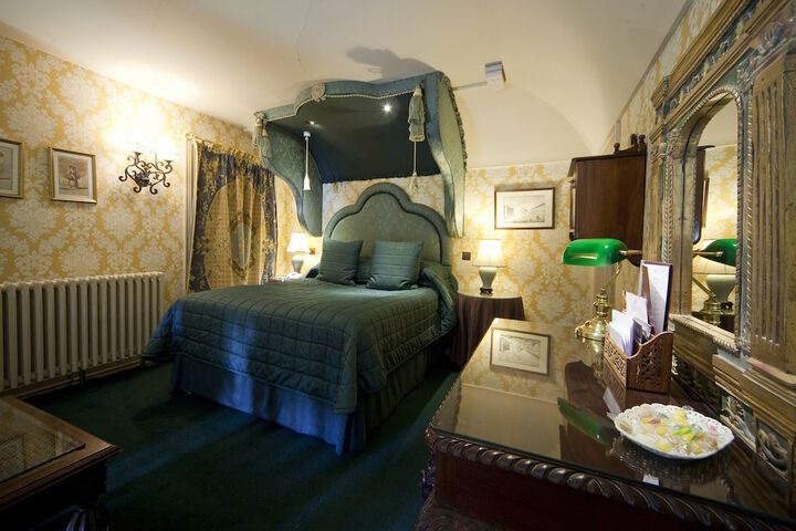 Room 54 of 157
