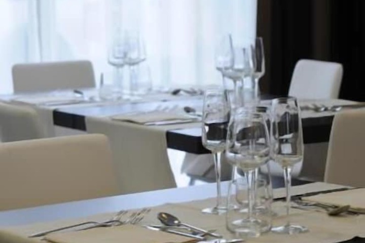 Dining 16 of 27