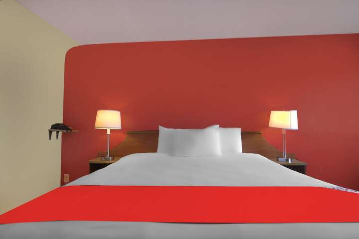 1 King Bed (4 of 11)