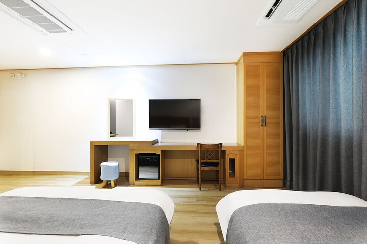 Room 16 of 49