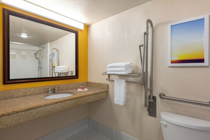 2 Double Beds Accessible (3 of 8)