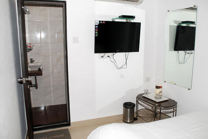 Room 6 of 38