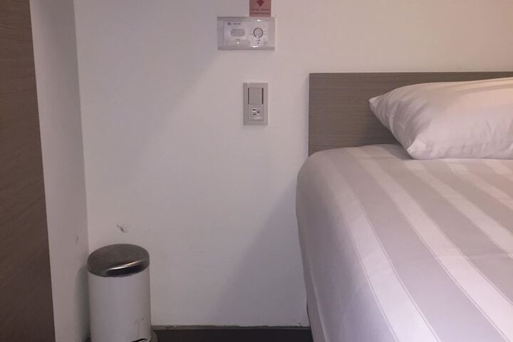 Room 10 of 36