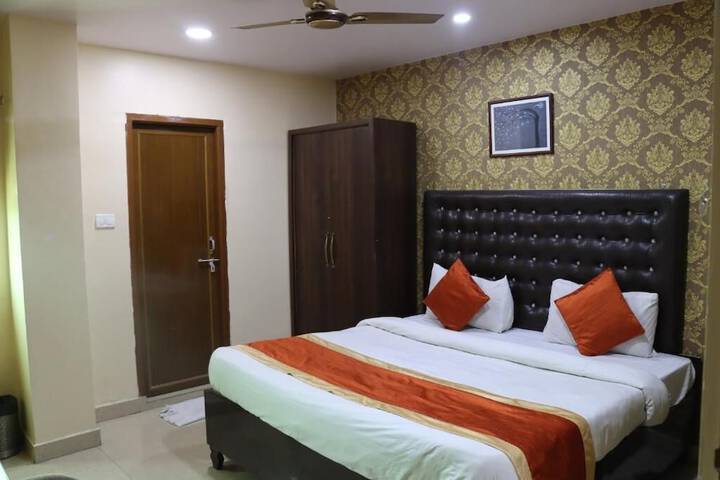 Room 16 of 33