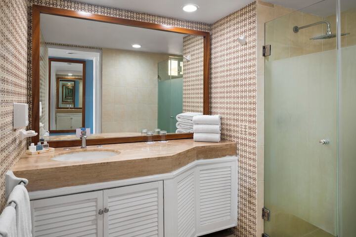 Room 33 of 112