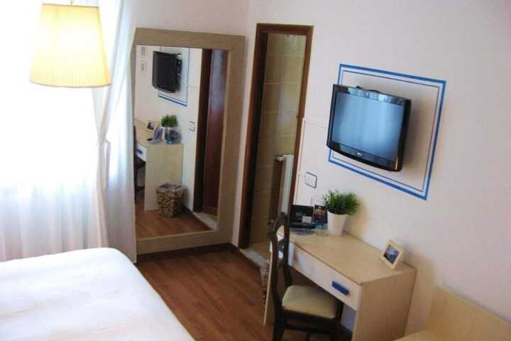 Room 5 of 63