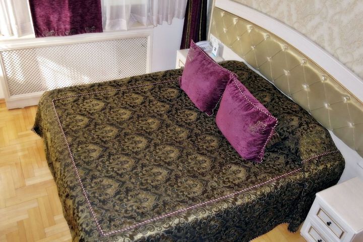 Room 9 of 87