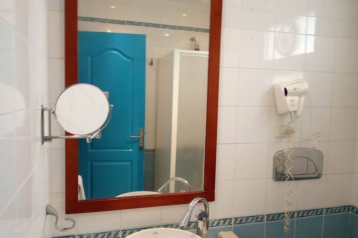 Room 16 of 37