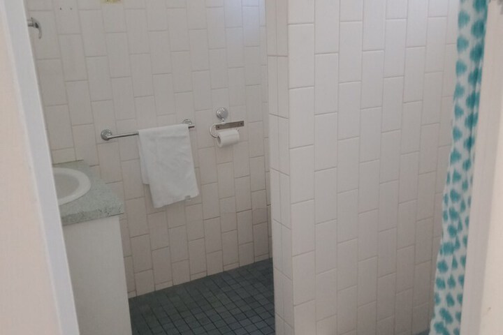 Room 32 of 40