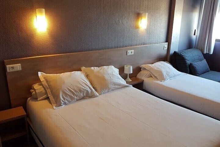 Room 9 of 26