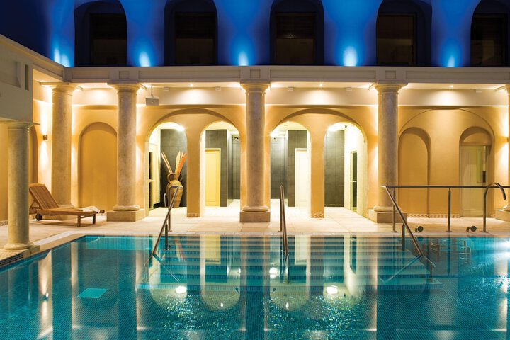 Hotel with Pool