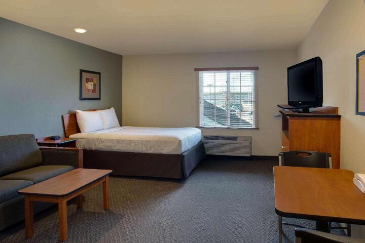 Suite Queen Bed (1 of 6)