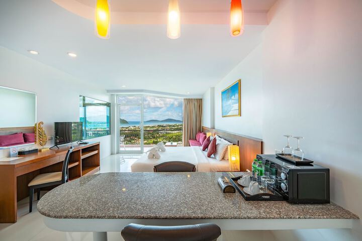 Room 16 of 37