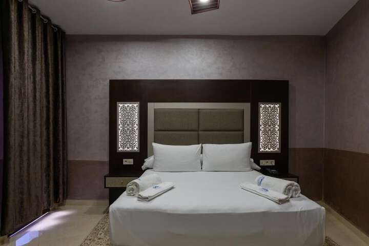 Room 15 of 62