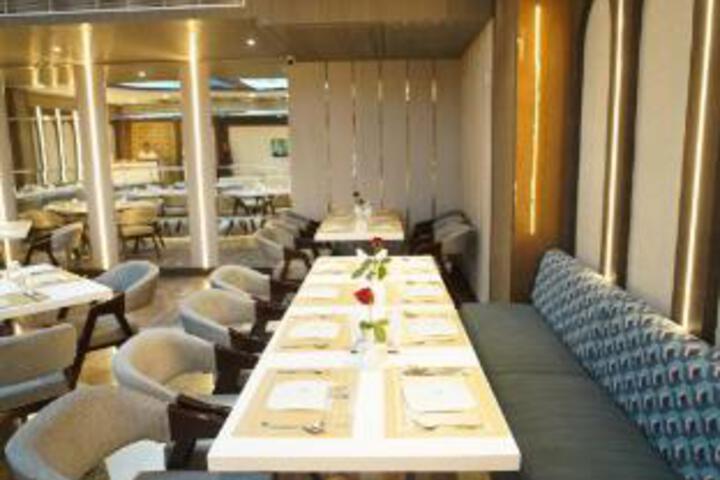Dining 11 of 23