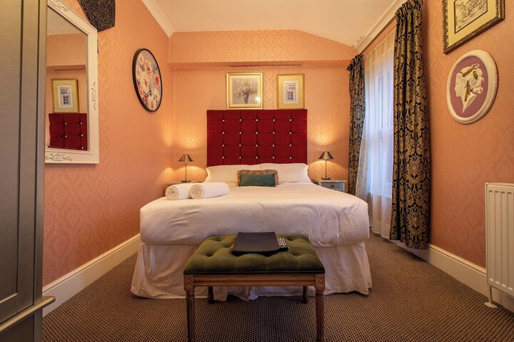 Room 12 of 65
