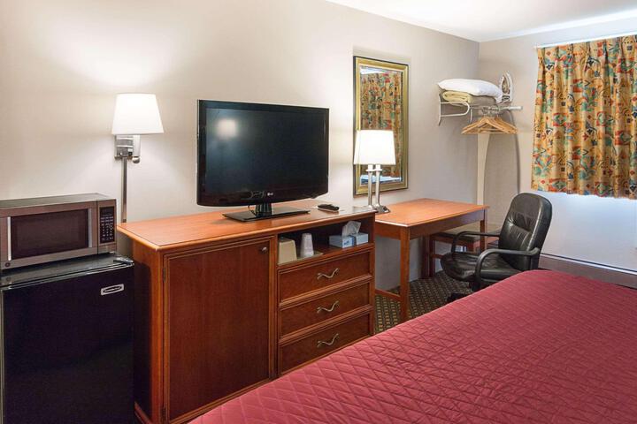 1 King Bed (4 of 6)