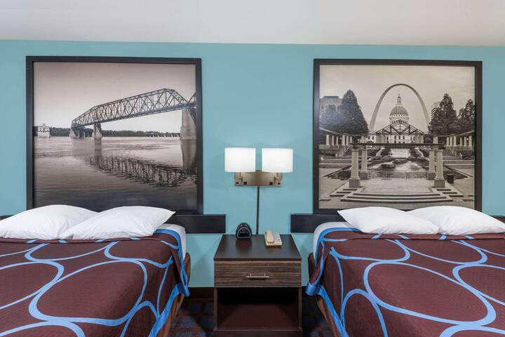 1 Queen Bed (4 of 10)
