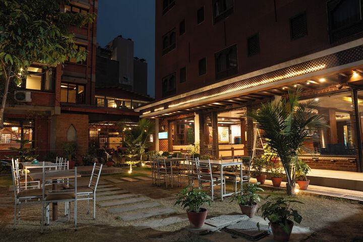 Hotel Exterior 98 of 105