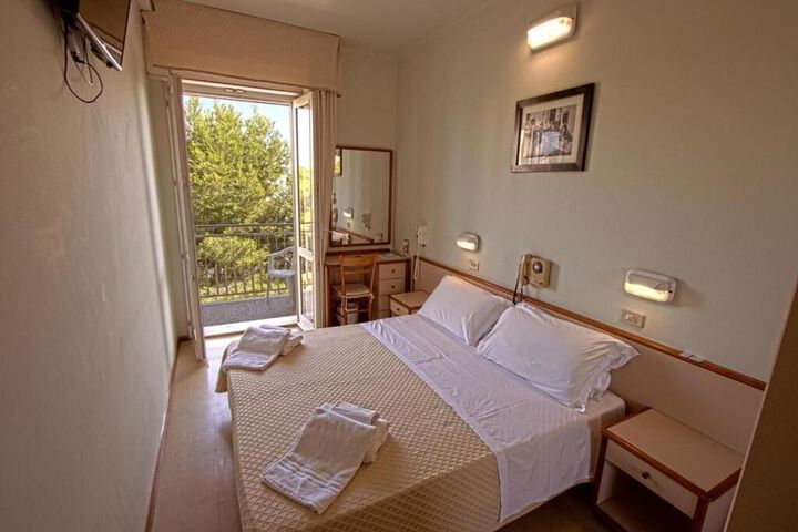 Room 9 of 17