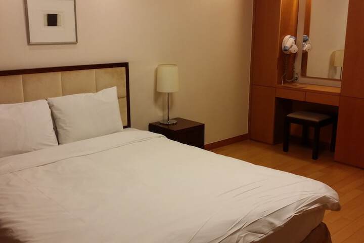 Room 3 of 34
