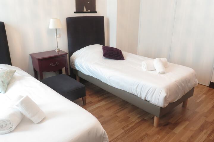 Room 12 of 80