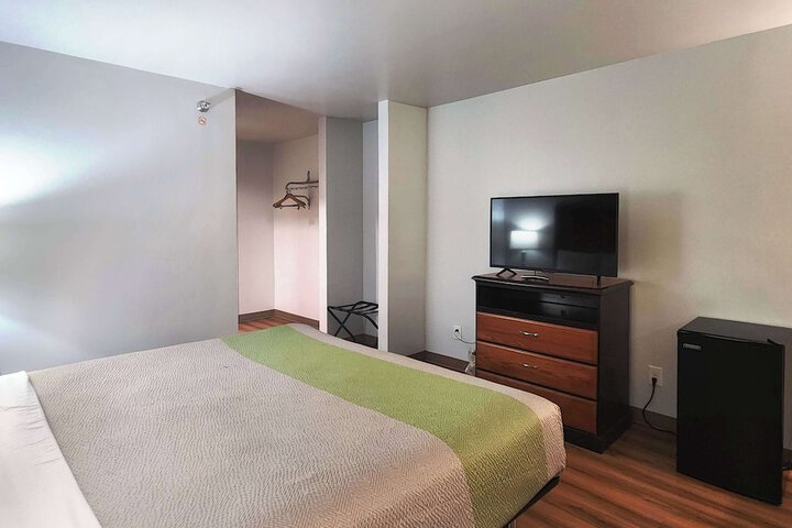 1 King Bed (7 of 15)