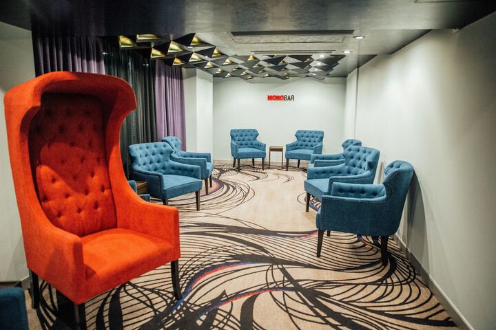 Lounge 64 of 82