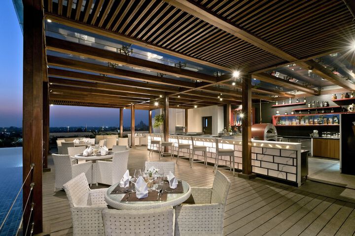 Lounge 47 of 59