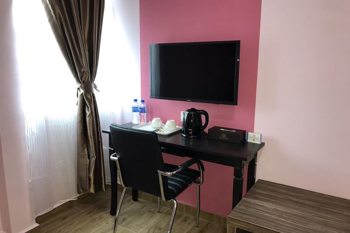 Room 6 of 12