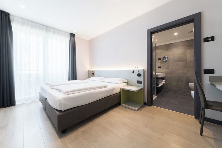 Room 19 of 62