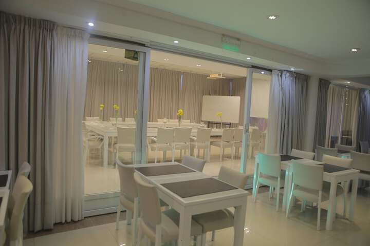 Dining 26 of 37