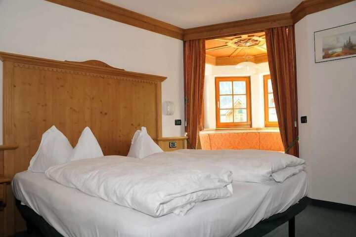 Room 2 of 30