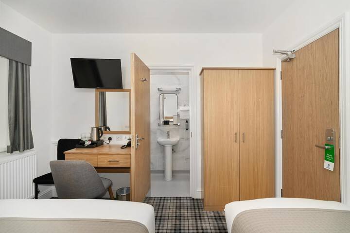 Room 35 of 89