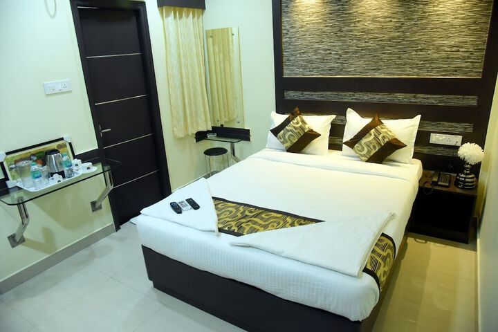 Room 6 of 14