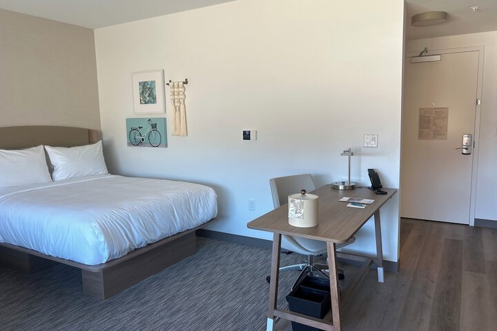 Room 25 of 100