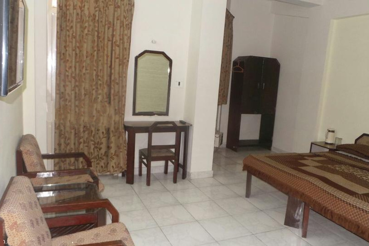 Room 2 of 12