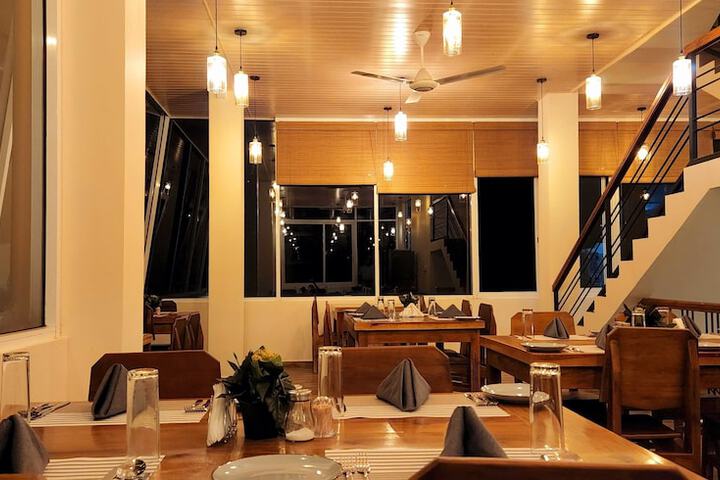 Dining 53 of 74