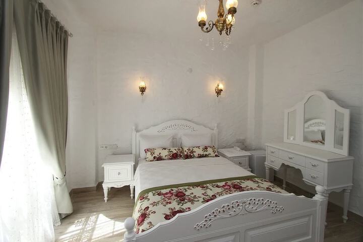 Room 4 of 23