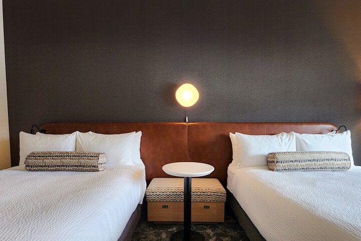 Room 3 of 20