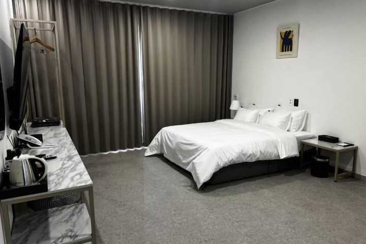 Room 5 of 50