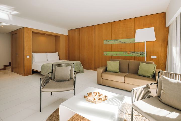 Room 4 of 84
