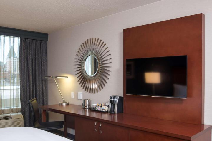 1 King Bed (12 of 18)