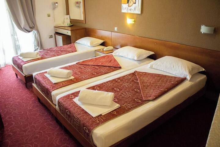 Room 6 of 32