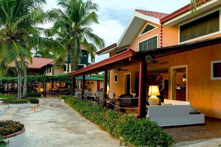 Exterior of La Casita by The Hub