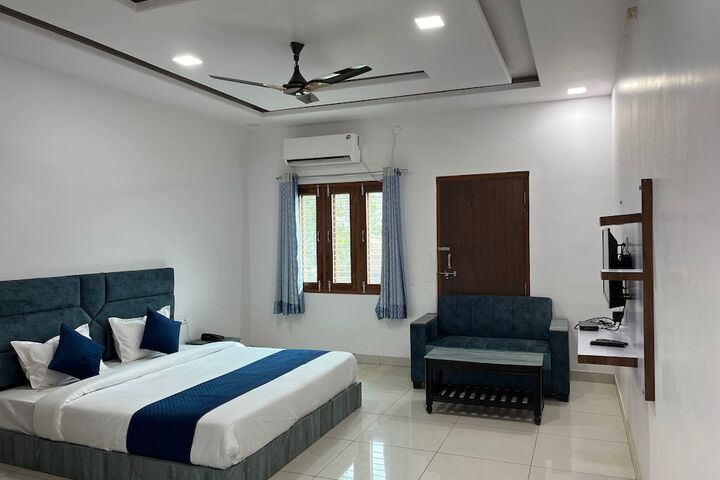 Room 13 of 26