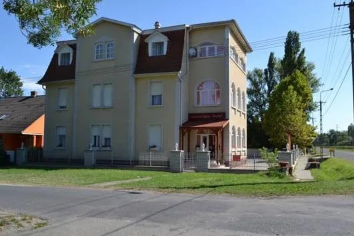 Nosztalgia Hotel